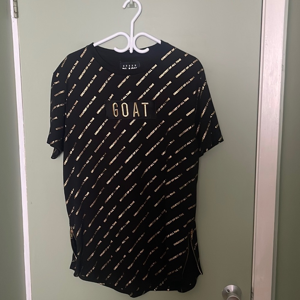 Large urban black T-shirt